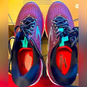 NEW Brooks running sneakers